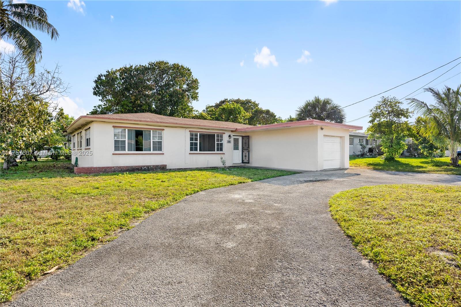 4200 NW 2nd St, Plantation, Florida image 2