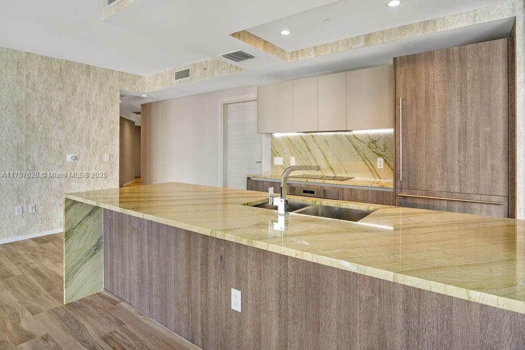 801 S Miami Ave #1805, Miami FL 33130