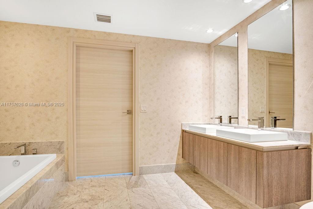 801 S Miami Ave #1805, Miami FL 33130