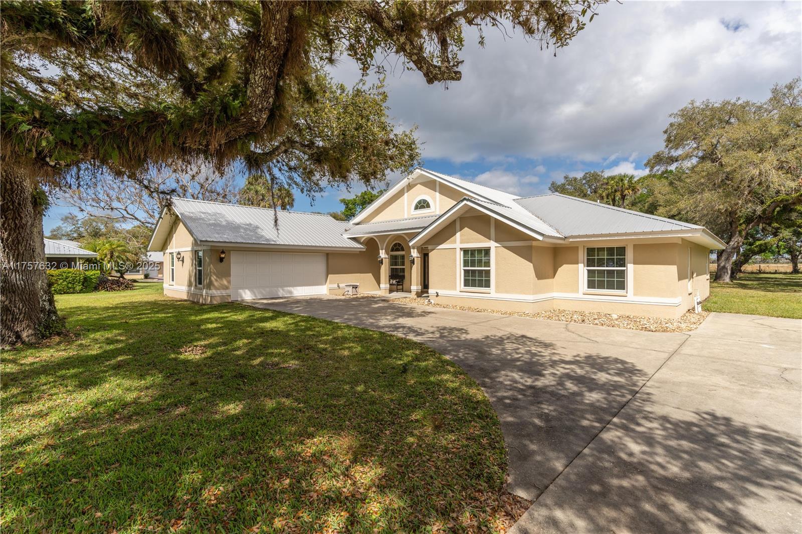 1132 Riverbend Dr, La Belle, Florida image 4