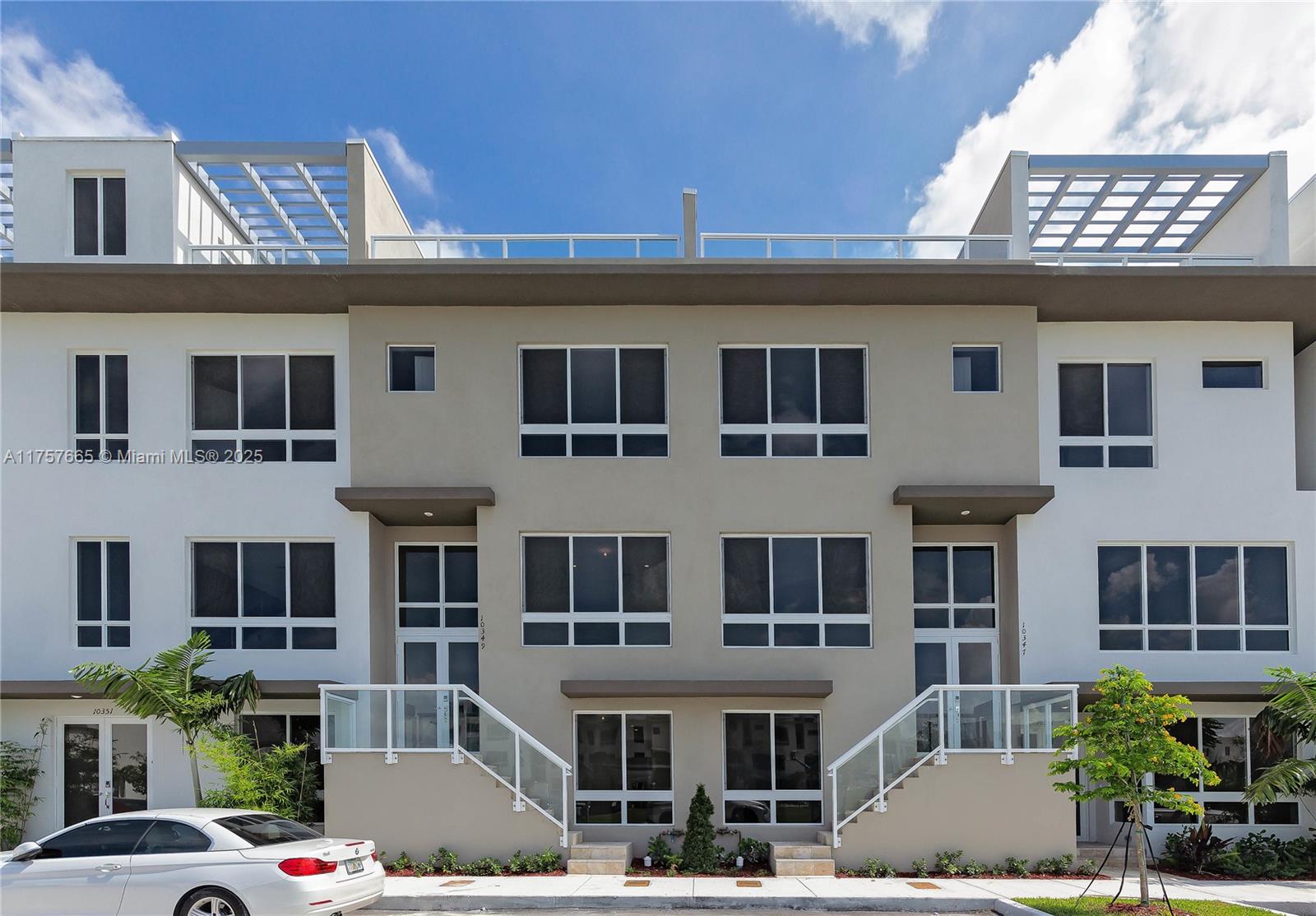 The perfect townhome for entertainment! This townhome offers a private elevator & rooftop terrace. Spacious & bright 4 bd 3/2 bath unit is equipped with the most up to date technology. Wi-fi ready and key-less entry. The rooftop terrace is very spacious to entertain and is equipped with a BBQ kitchen, covered & open terrace as well as a half bath. For indoor entertainment, the completely open space enables hosts to enjoy their guests even as they prep in the kitchen. The modern kitchen features a deluxe stainless steel appliance package and quartz countertop. Walk in closets and master bath with dual sinks and glass-enclosed shower are very spacious. Resort style amenities available for you to enjoy!