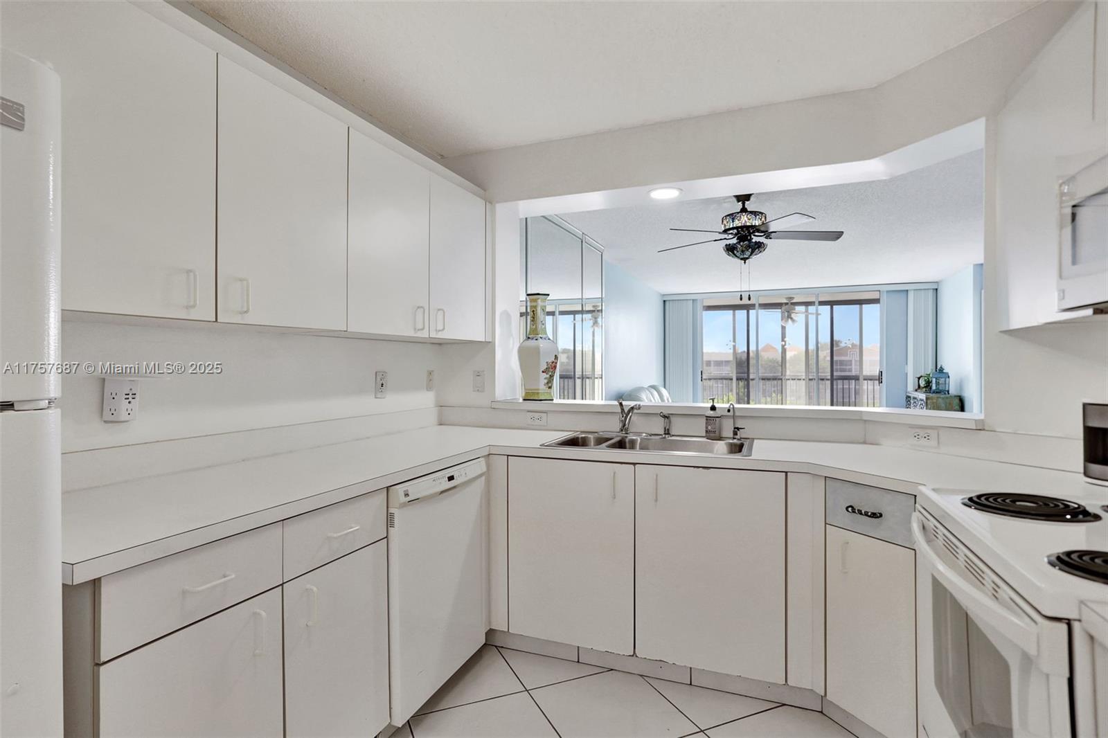 7520 N Devon Dr #302, Tamarac, Florida image 16