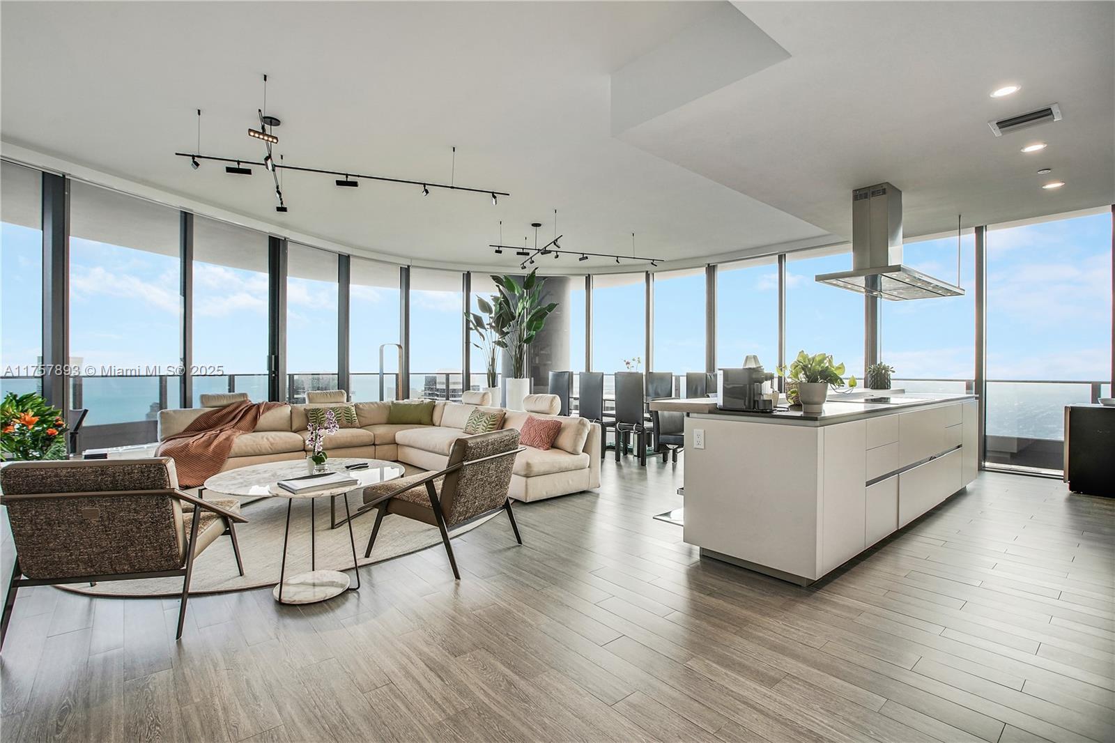 Apartamento à Venda em Miami, FL