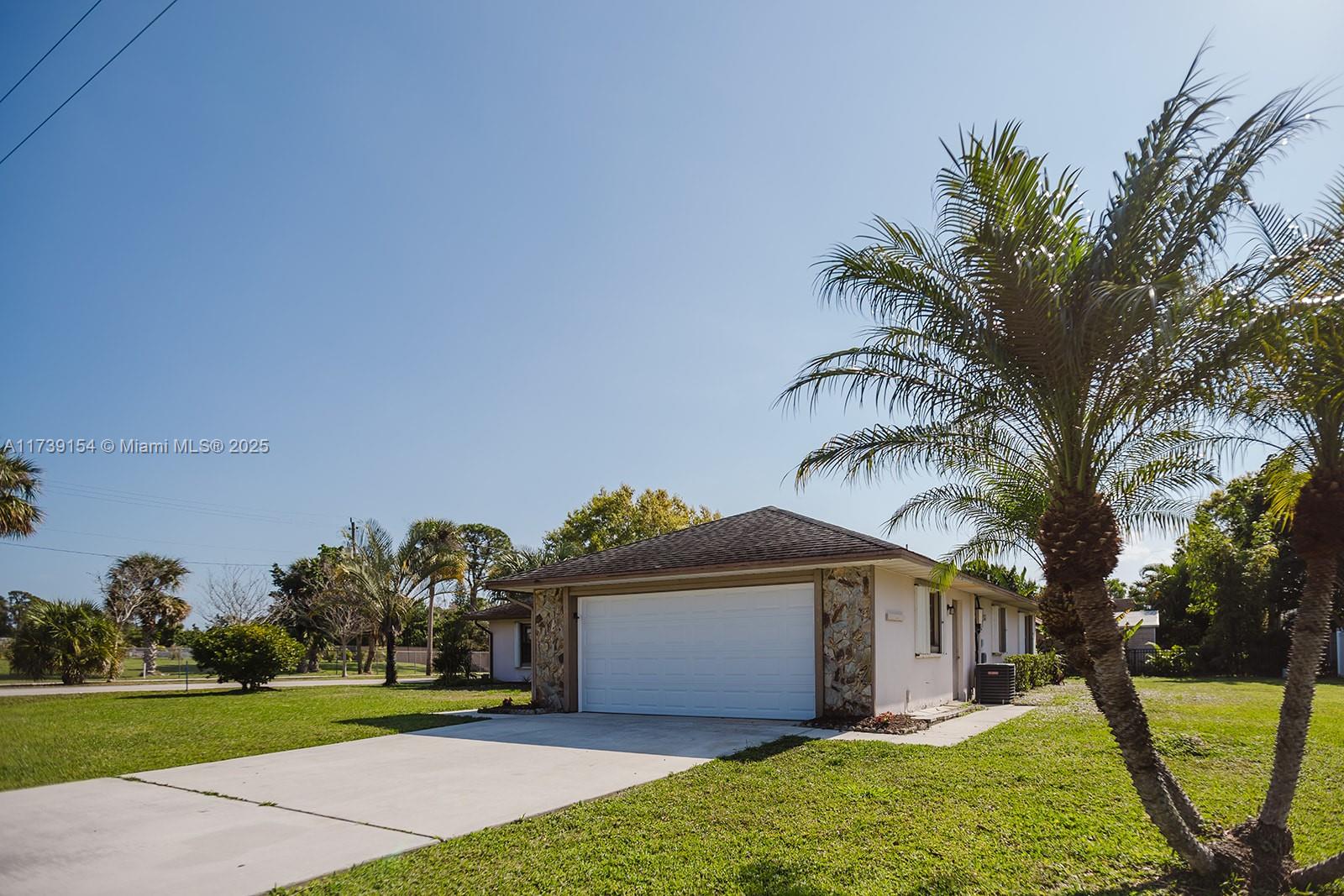 5800 Paleo Pines Cir, Fort Pierce, Florida image 1