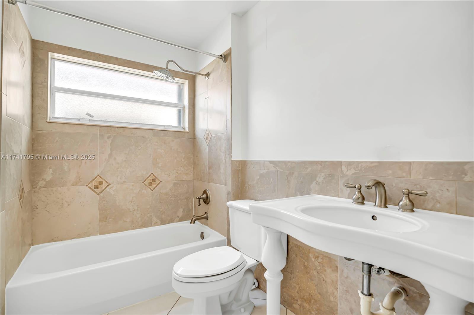 8835 S Lake Park Cir S, Davie, Florida image 12