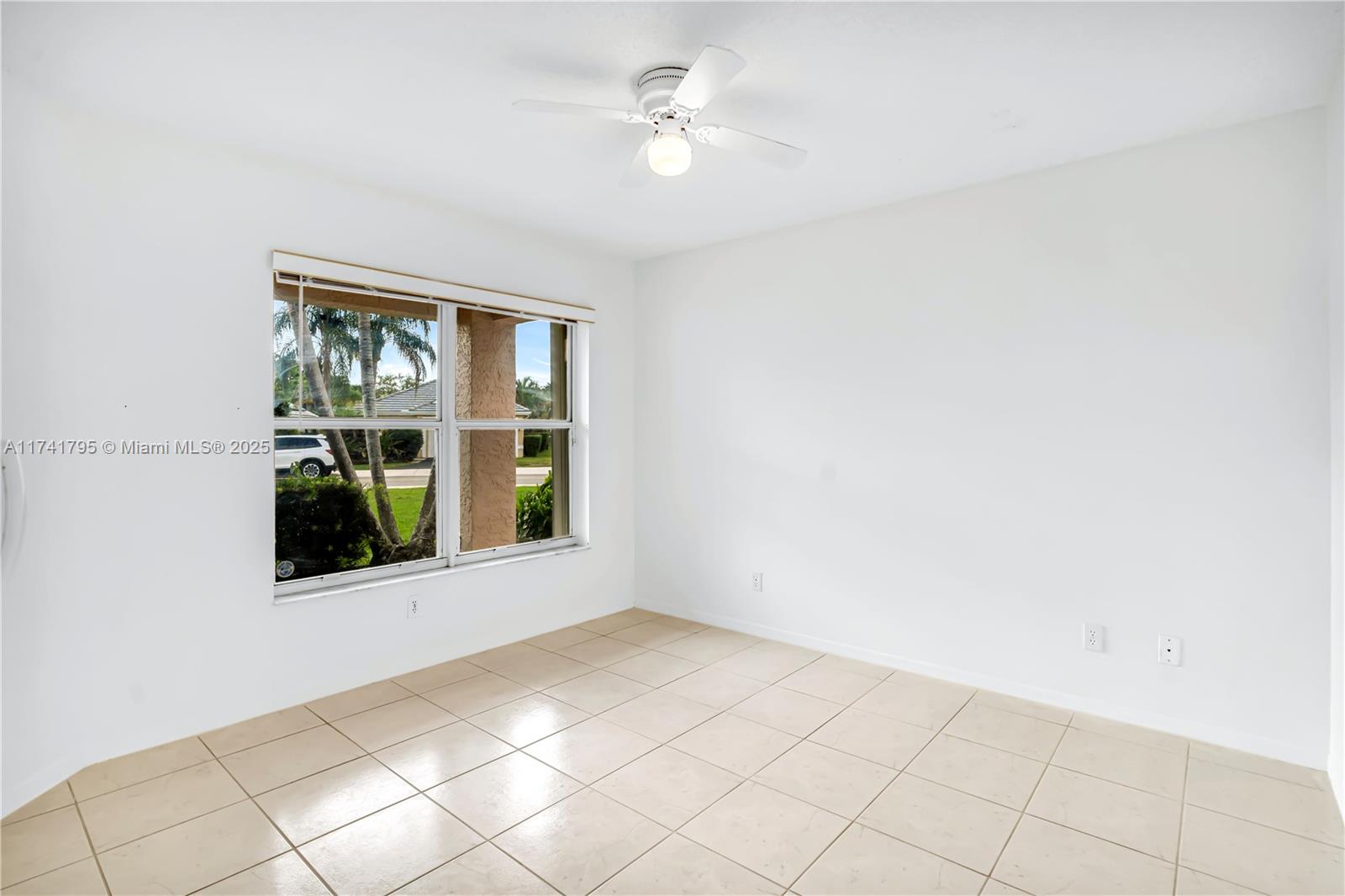 8835 S Lake Park Cir S, Davie, Florida image 13
