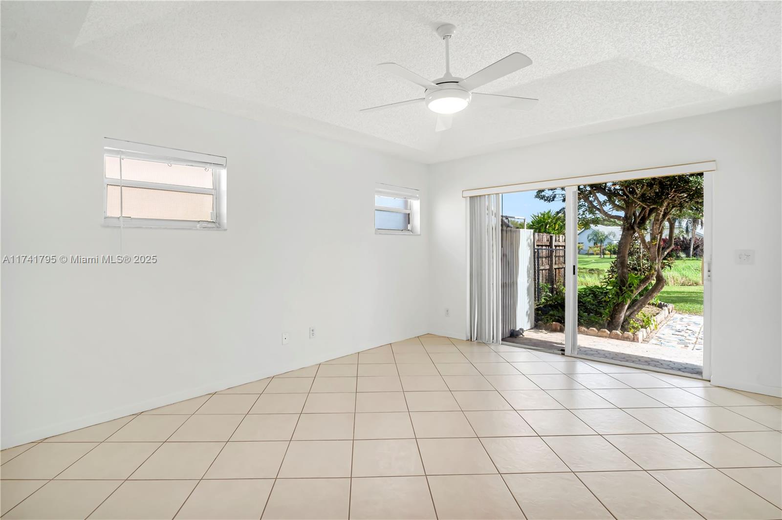 8835 S Lake Park Cir S, Davie, Florida image 16