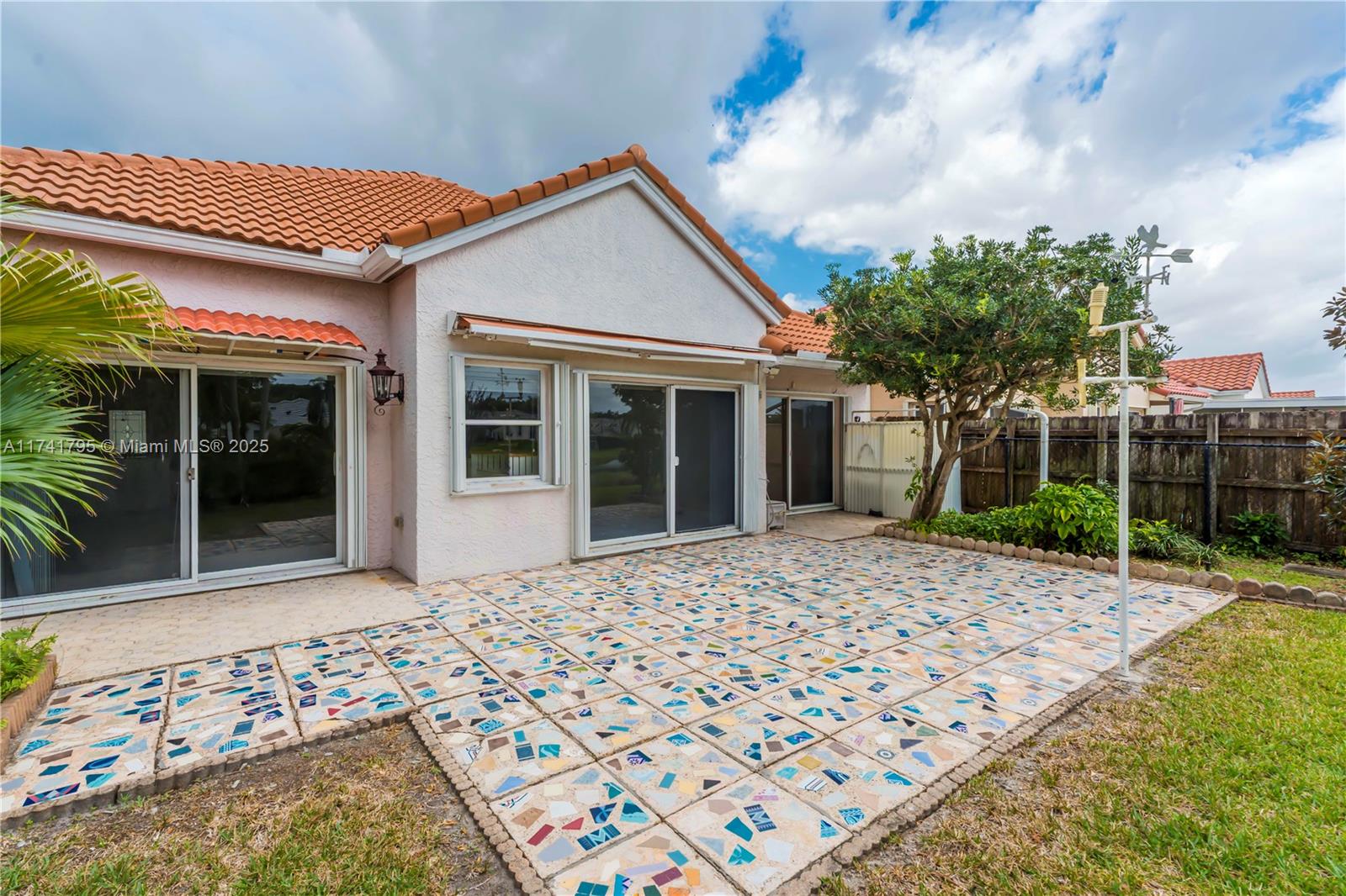 8835 S Lake Park Cir S, Davie, Florida image 22