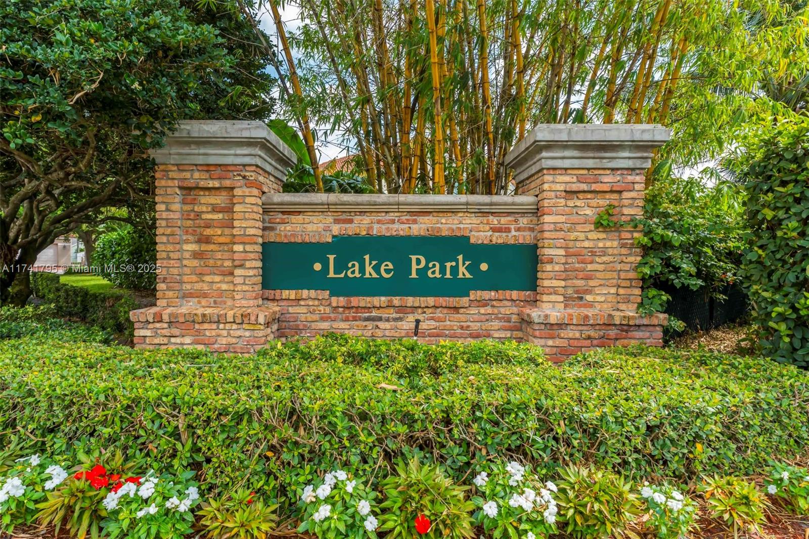 8835 S Lake Park Cir S, Davie, Florida image 29