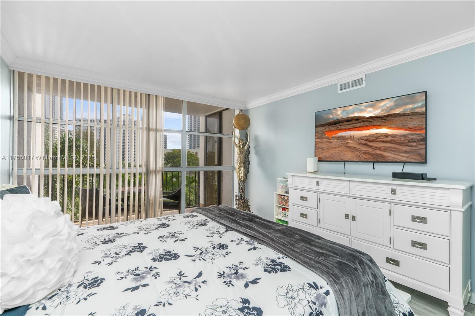 600 Parkview Dr #404, Hallandale Beach, Florida image 21