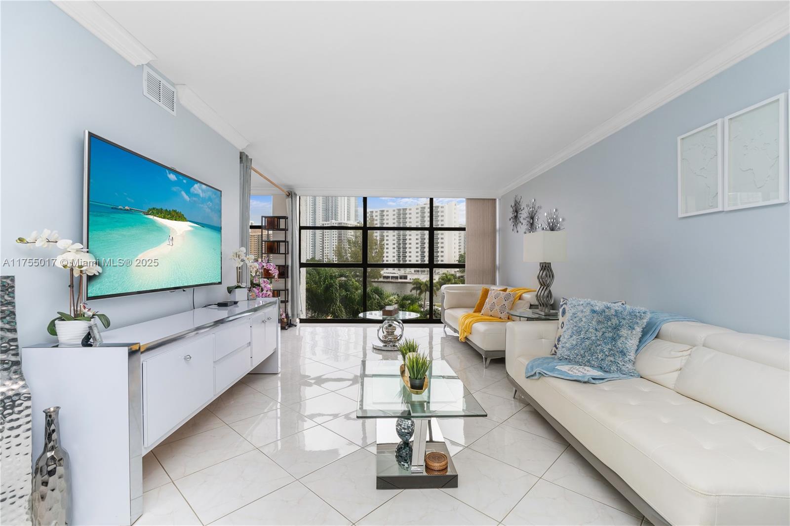 600 Parkview Dr #404, Hallandale Beach, Florida image 4