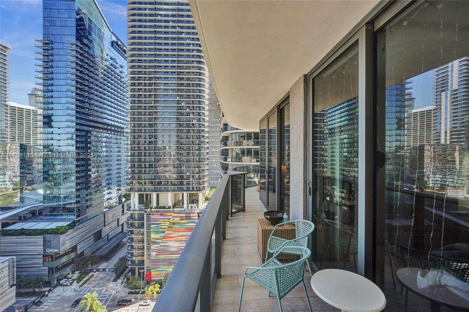 55 SW 9th St #1901, Miami FL 33130