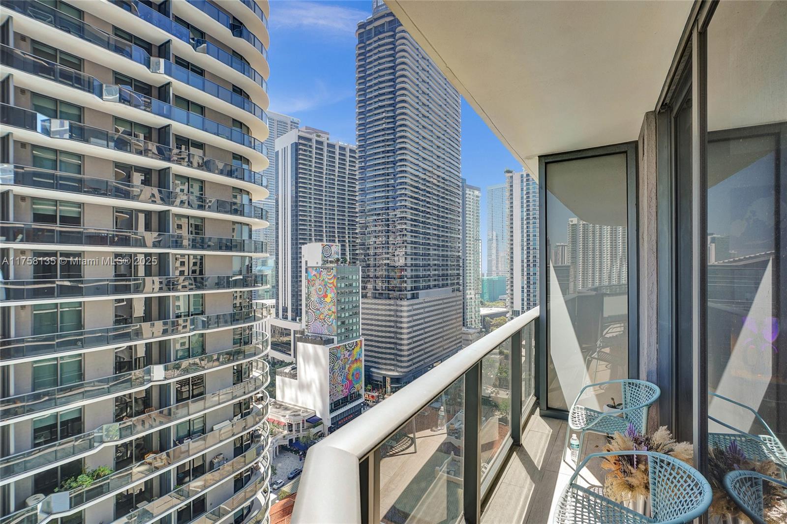 55 SW 9th St #1901, Miami FL 33130