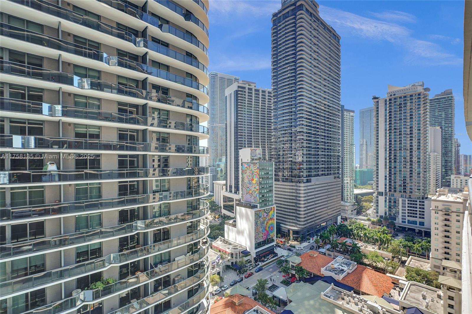 55 SW 9th St #1901, Miami FL 33130