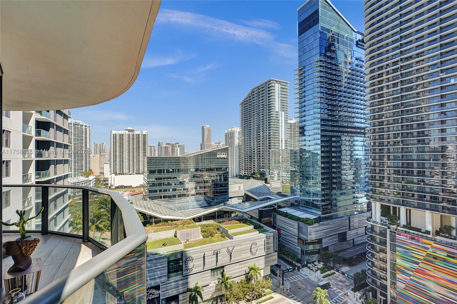 55 SW 9th St #1901, Miami FL 33130