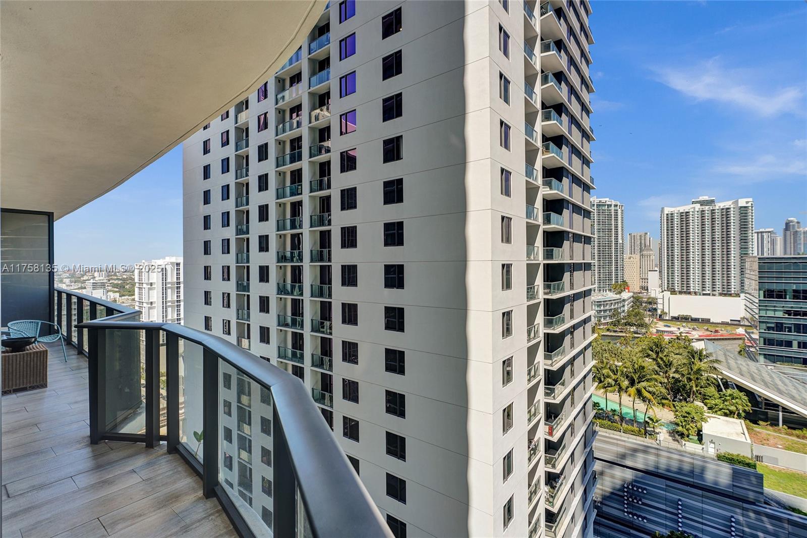 55 SW 9th St #1901, Miami FL 33130