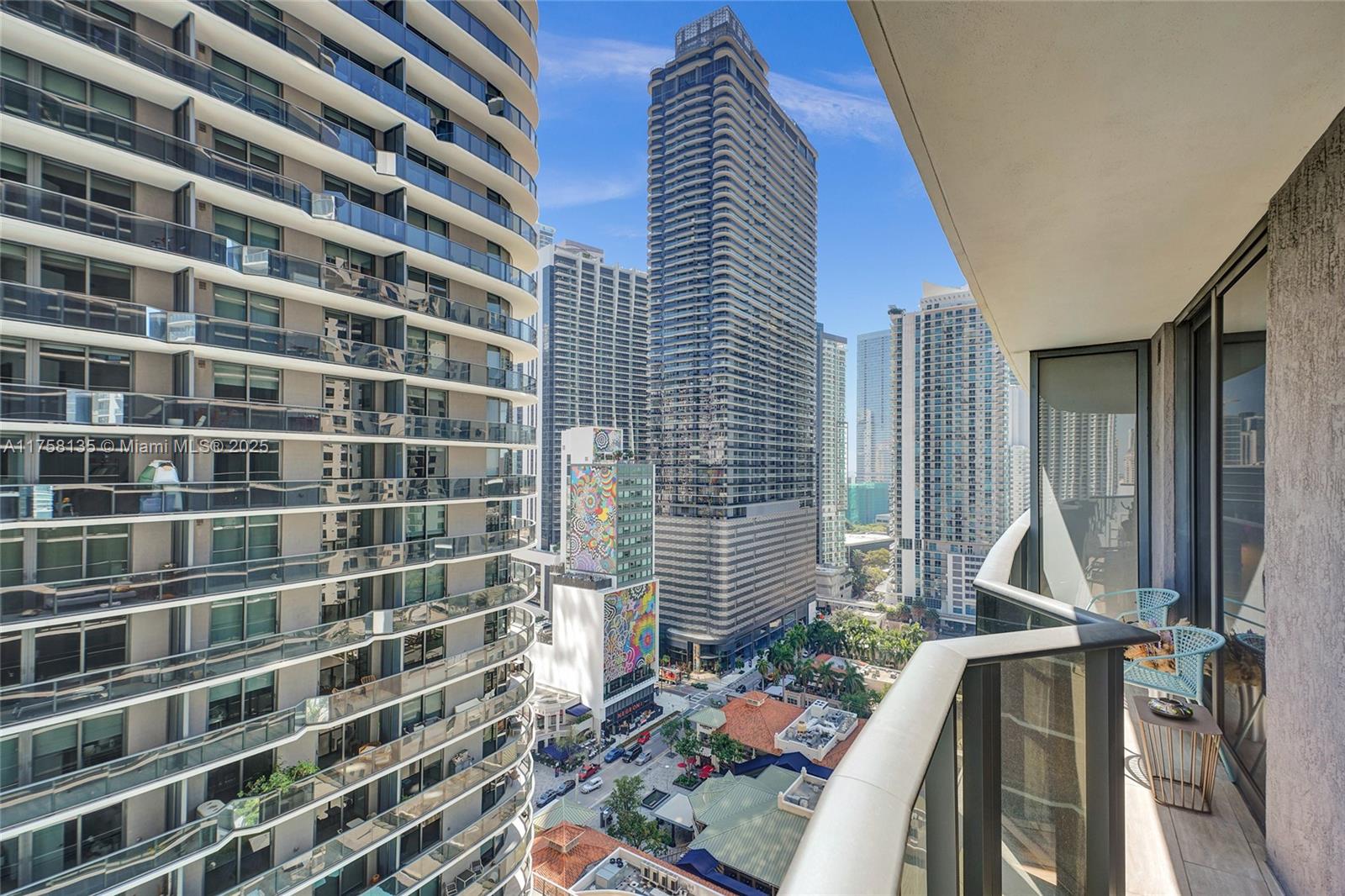 55 SW 9th St #1901, Miami FL 33130