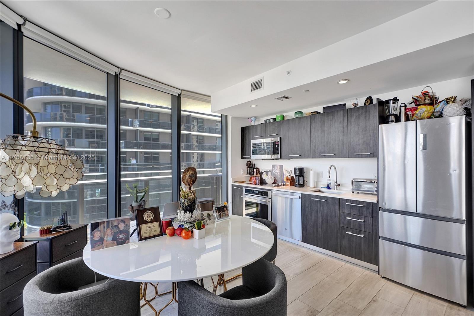 55 SW 9th St #1901, Miami FL 33130