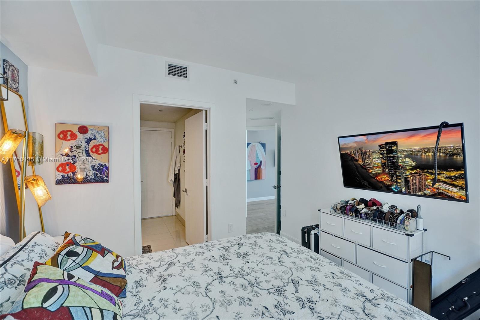 55 SW 9th St #1901, Miami FL 33130