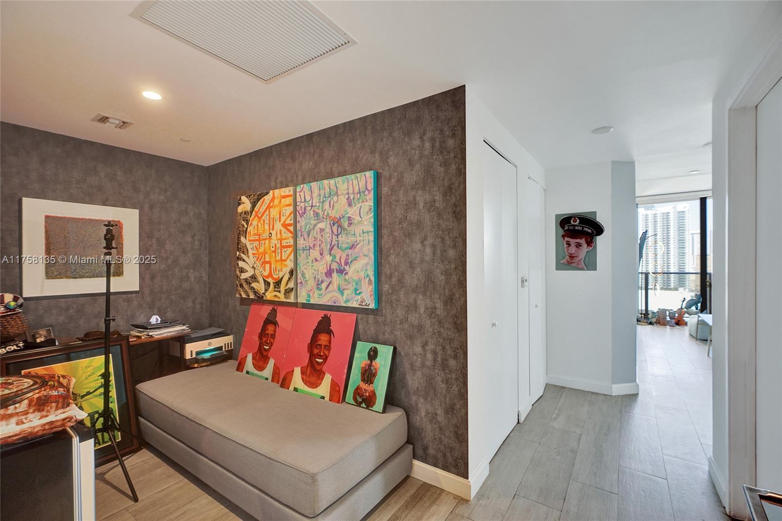 55 SW 9th St #1901, Miami FL 33130