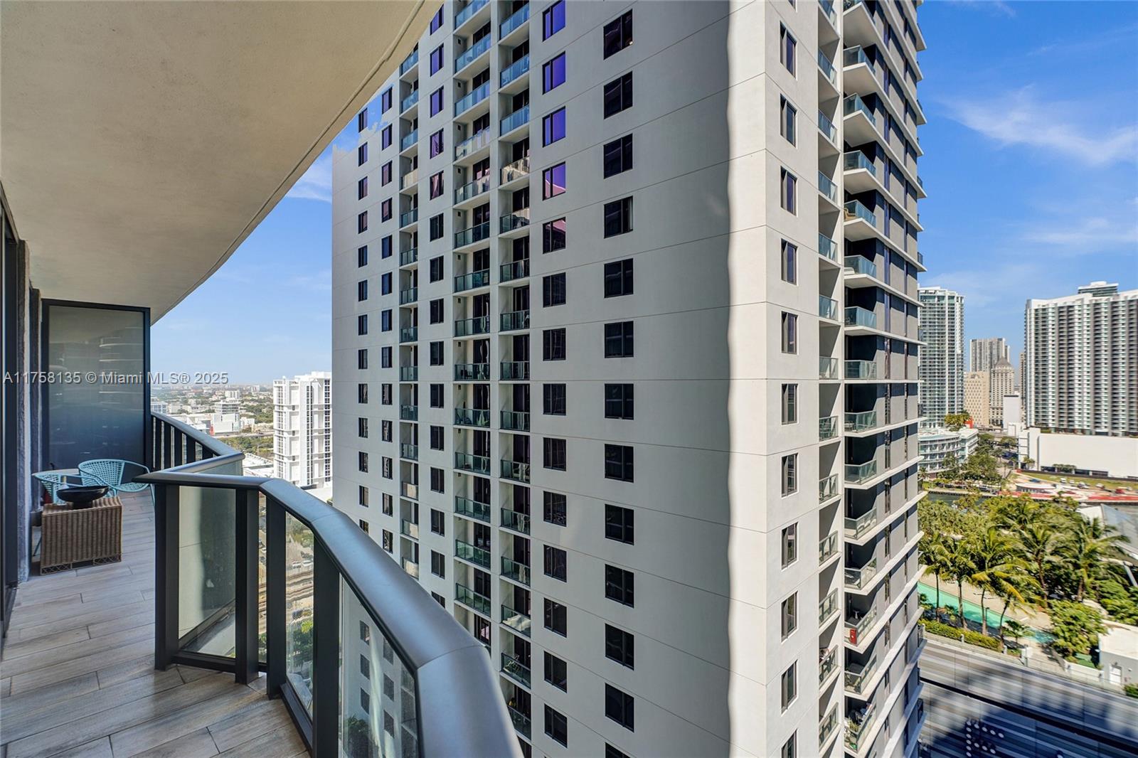 55 SW 9th St #1901, Miami FL 33130