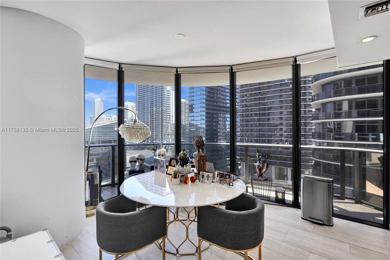 55 SW 9th St #1901, Miami FL 33130