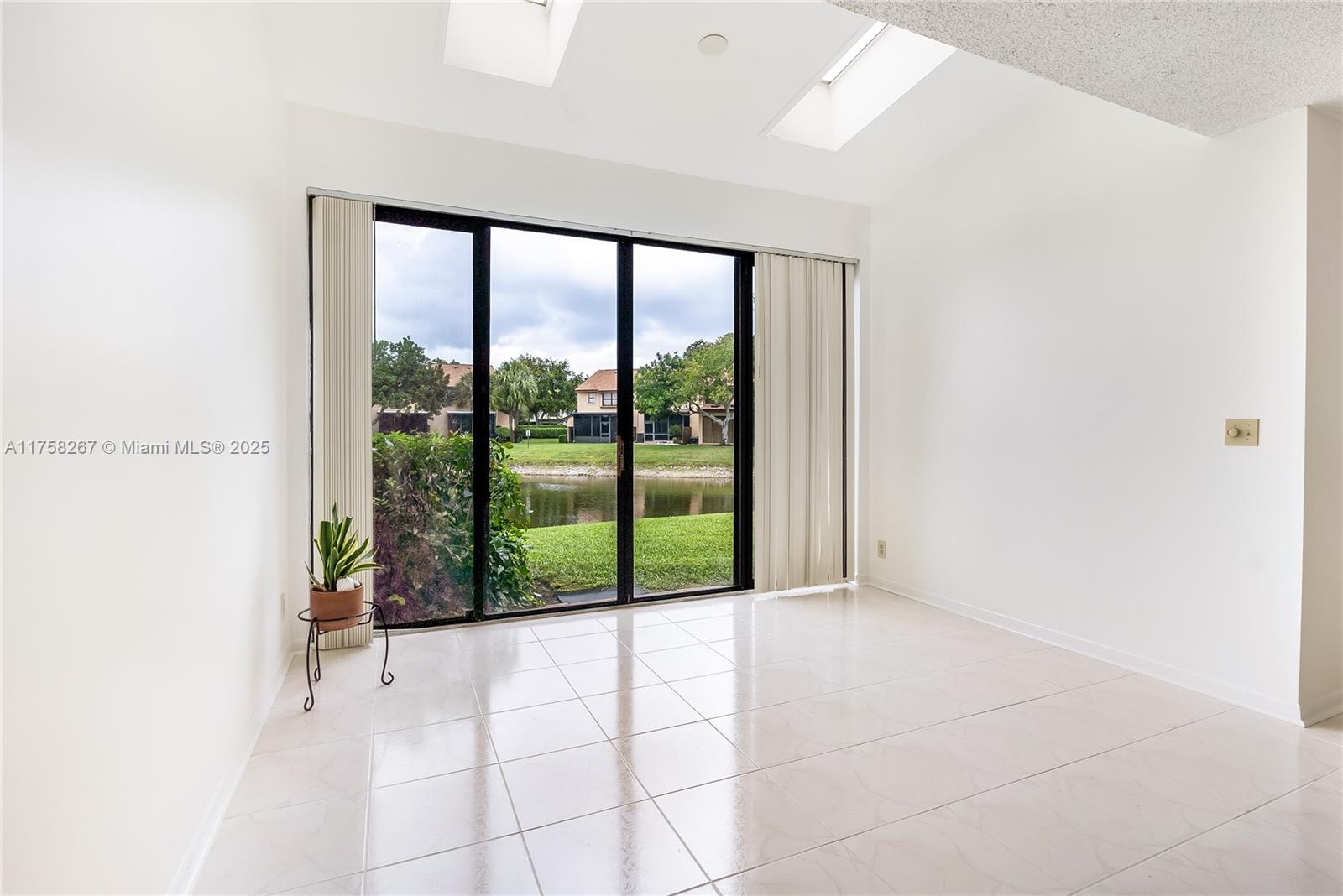 3952 Cocoplum Cir #E, Coconut Creek, Florida image 28