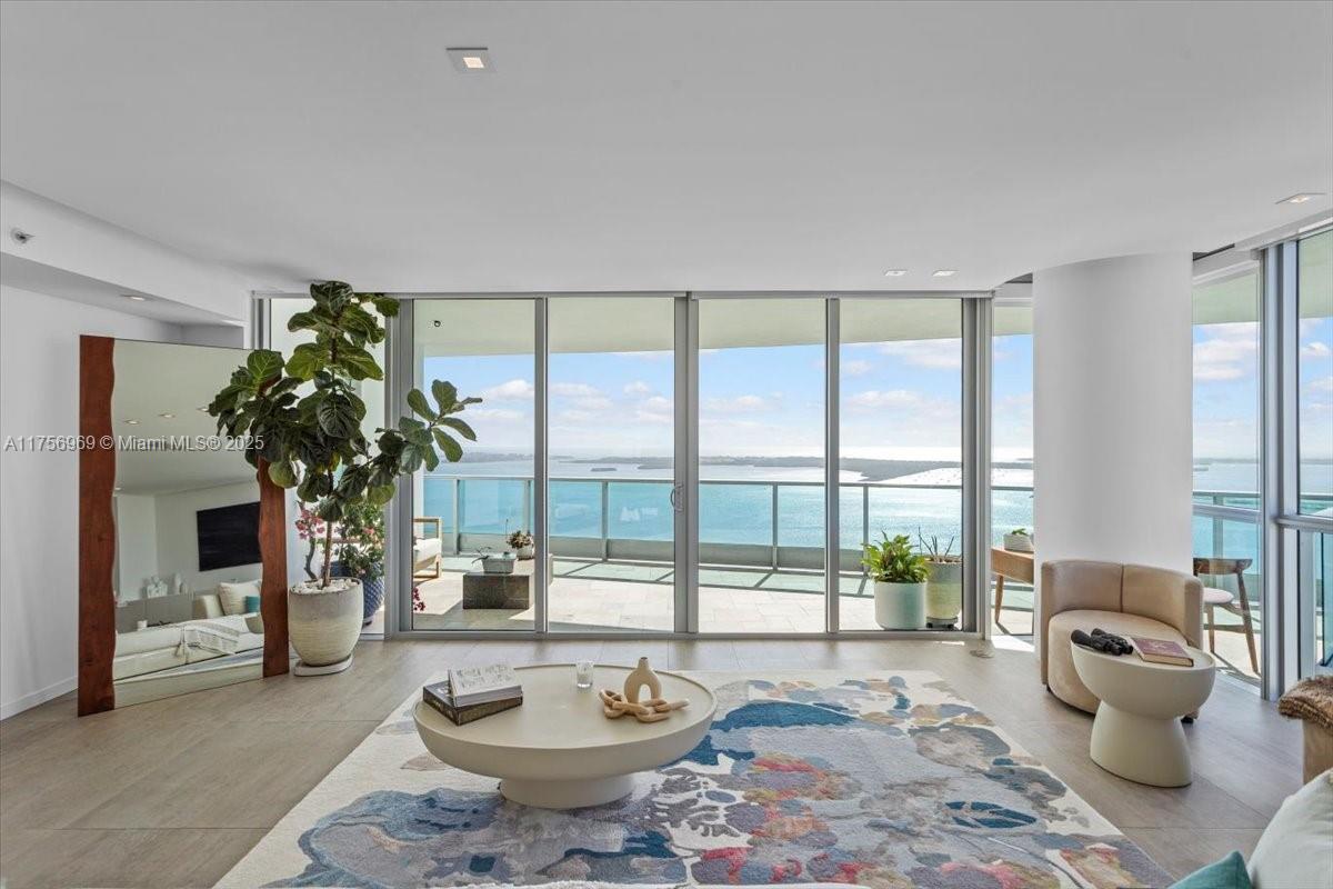 Condo for Sale in Miami, FL