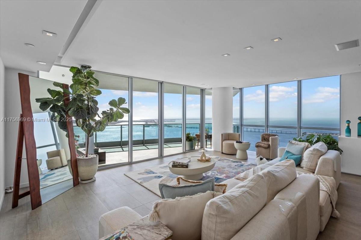 Apartamento à Venda em Miami, FL