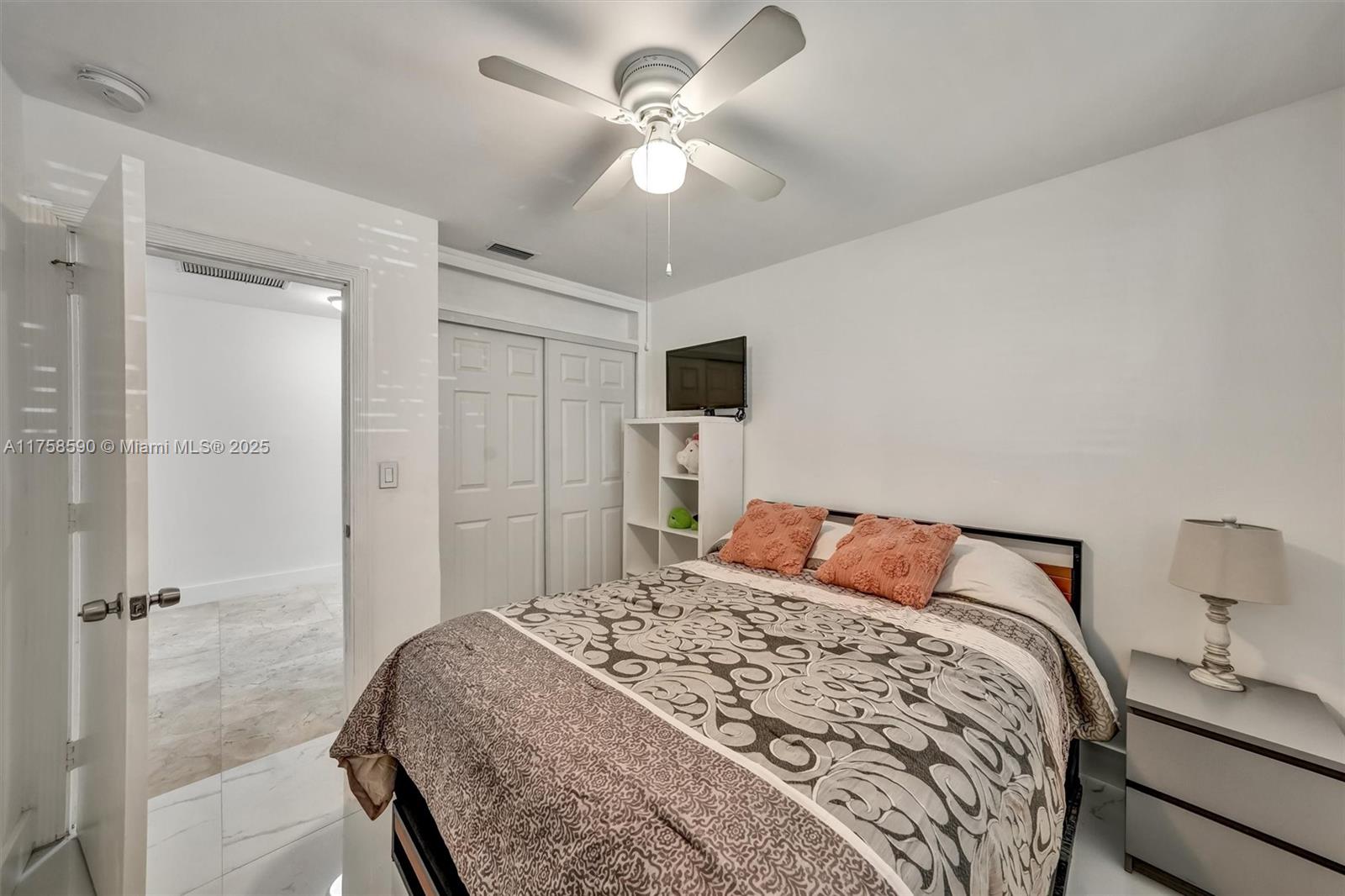 814 NE 4th St, Hallandale Beach, Florida image 32