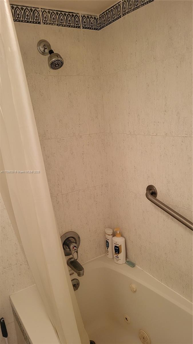 3475 N Country Club Dr #610, Aventura, Florida image 24