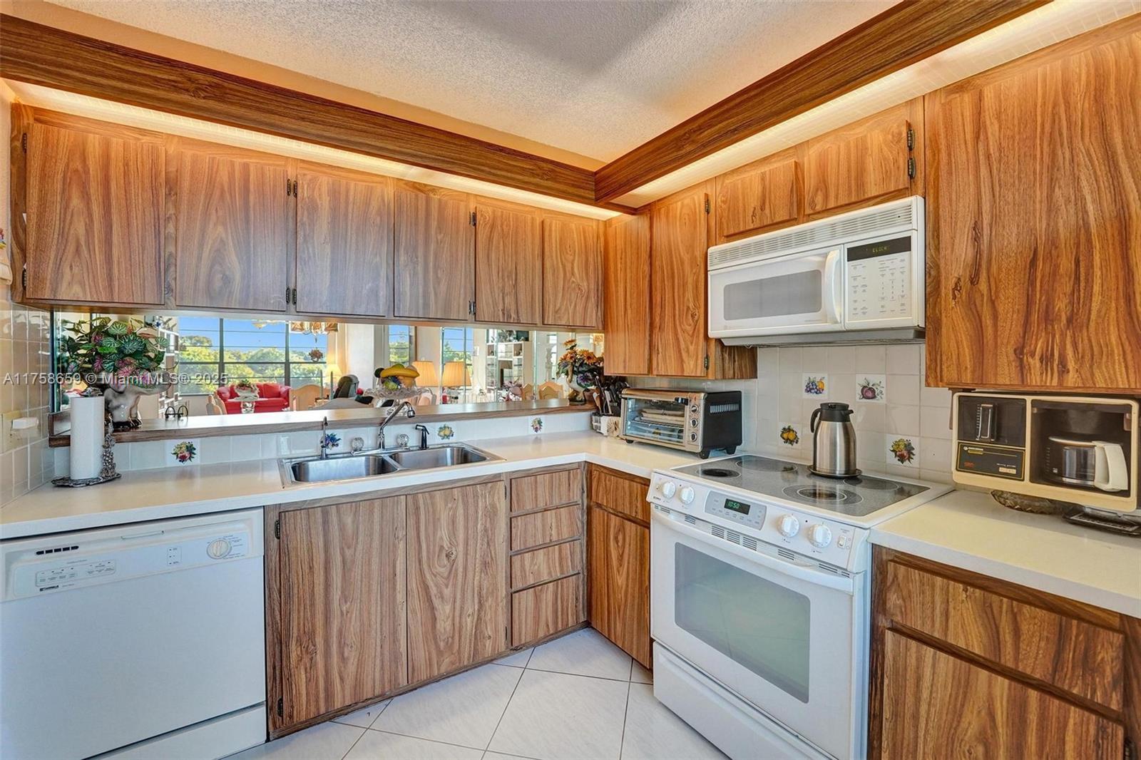 1514 Whitehall Dr #405, Davie, Florida image 13
