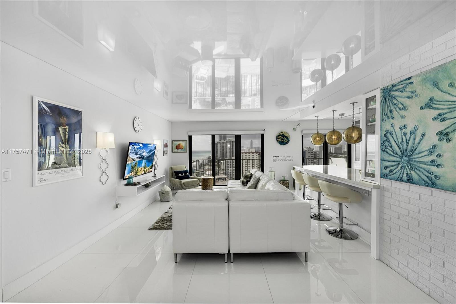 Condo for Sale in Hollywood, FL
