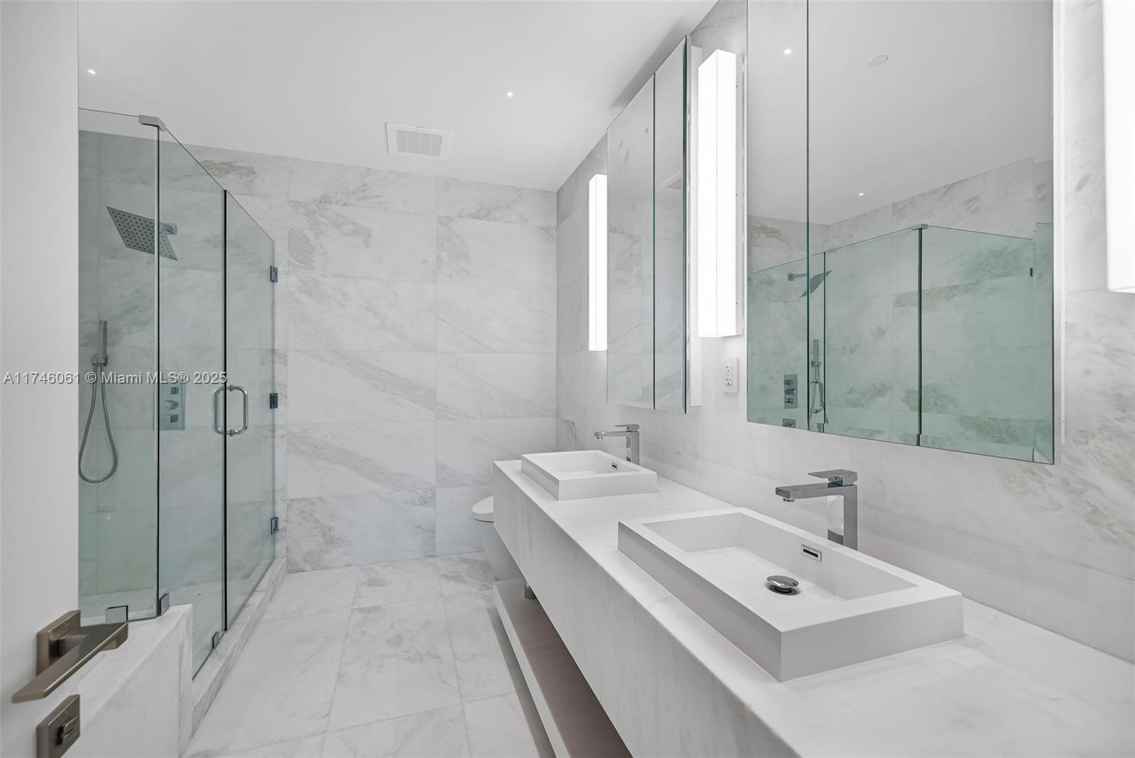 801 S Pointe Dr #204, Miami Beach FL 33139