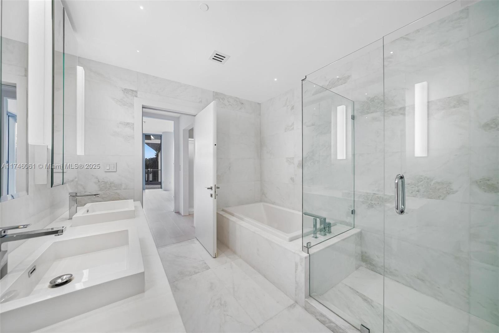 801 S Pointe Dr #204, Miami Beach FL 33139