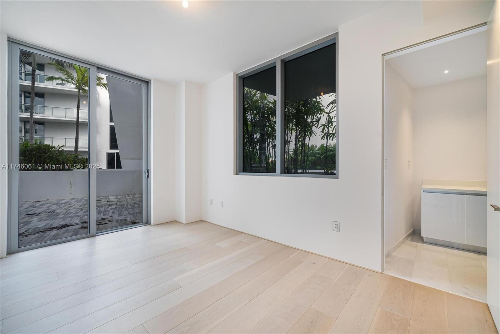 801 S Pointe Dr #204, Miami Beach FL 33139