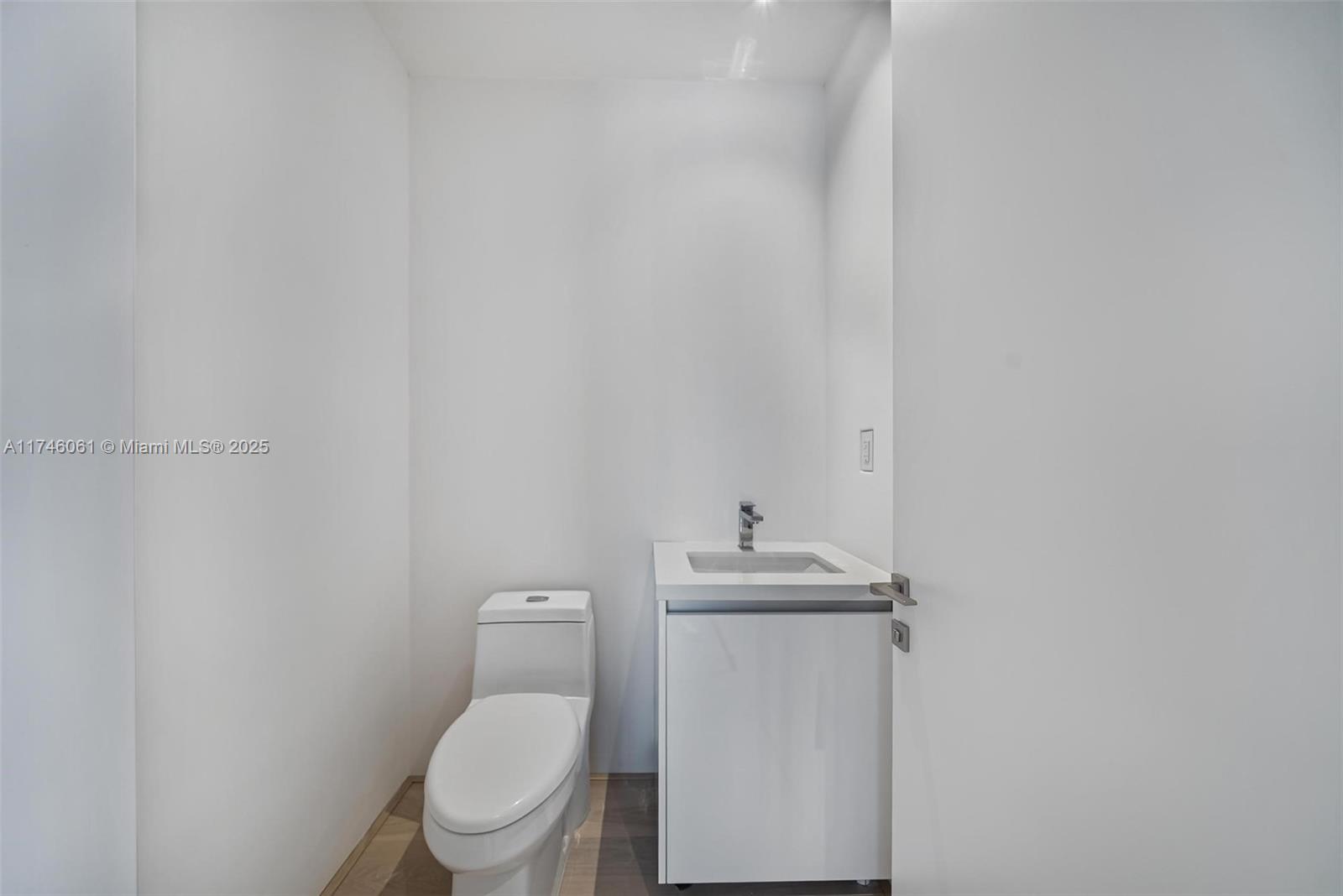 801 S Pointe Dr #204, Miami Beach FL 33139