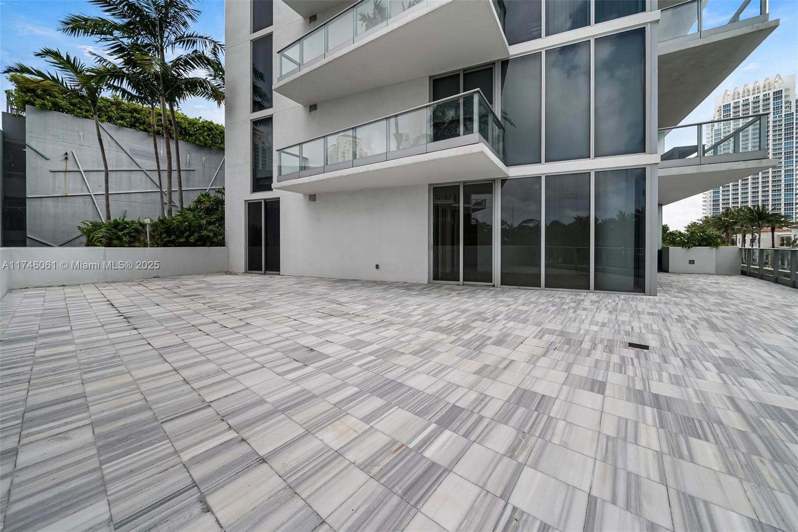 801 S Pointe Dr #204, Miami Beach FL 33139
