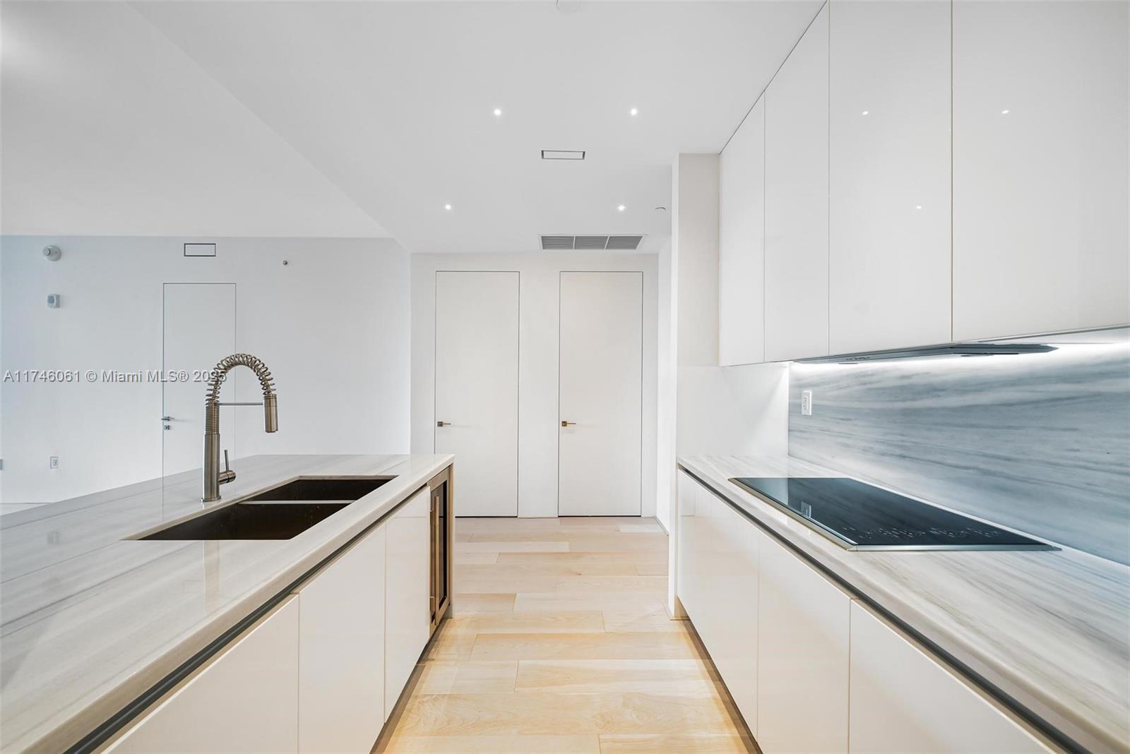 801 S Pointe Dr #204, Miami Beach FL 33139