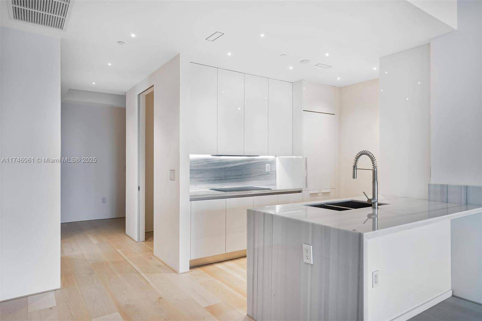 801 S Pointe Dr #204, Miami Beach FL 33139