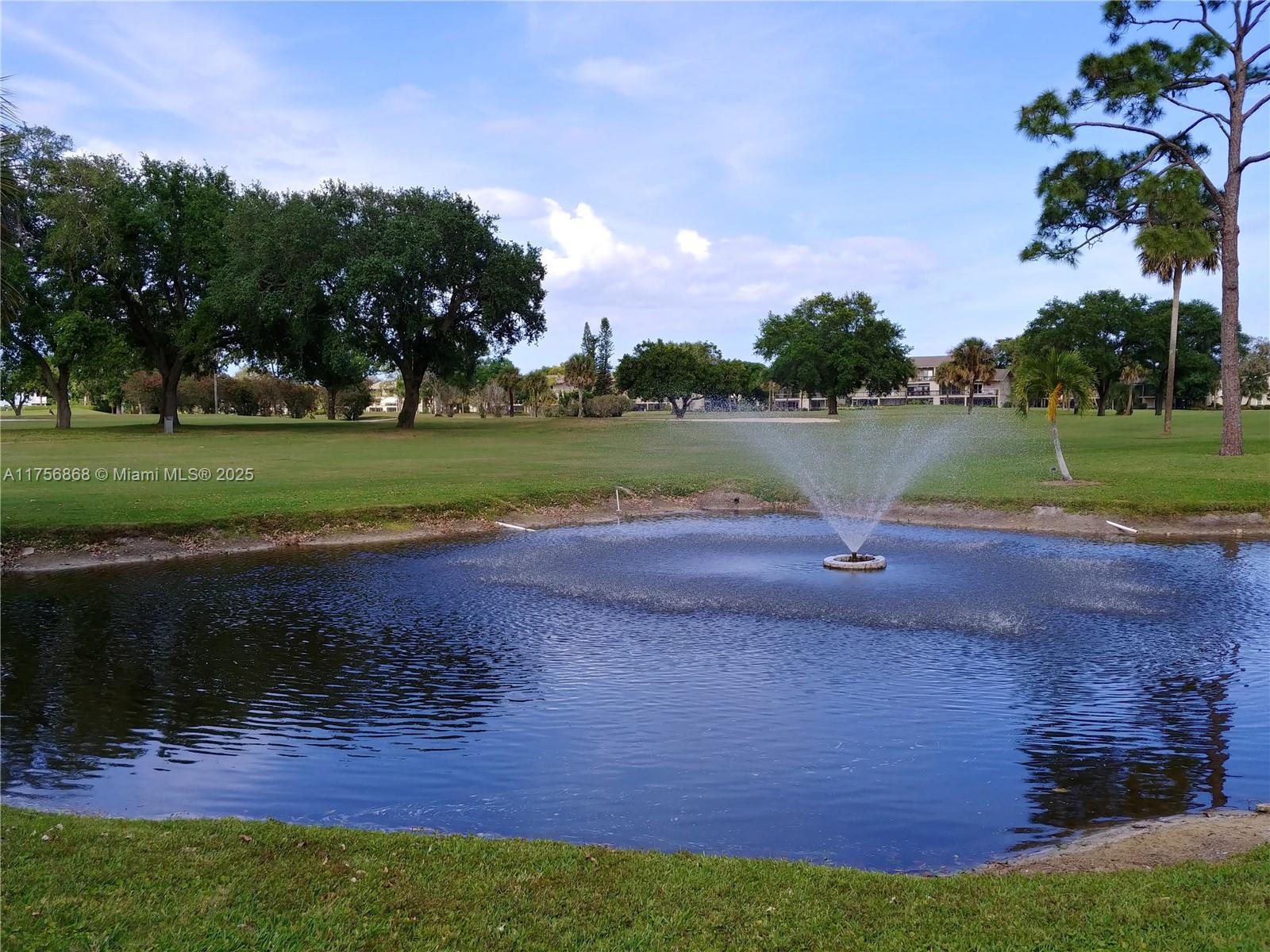 18369 SE Wood Haven Ln #J, Jupiter, Florida image 3