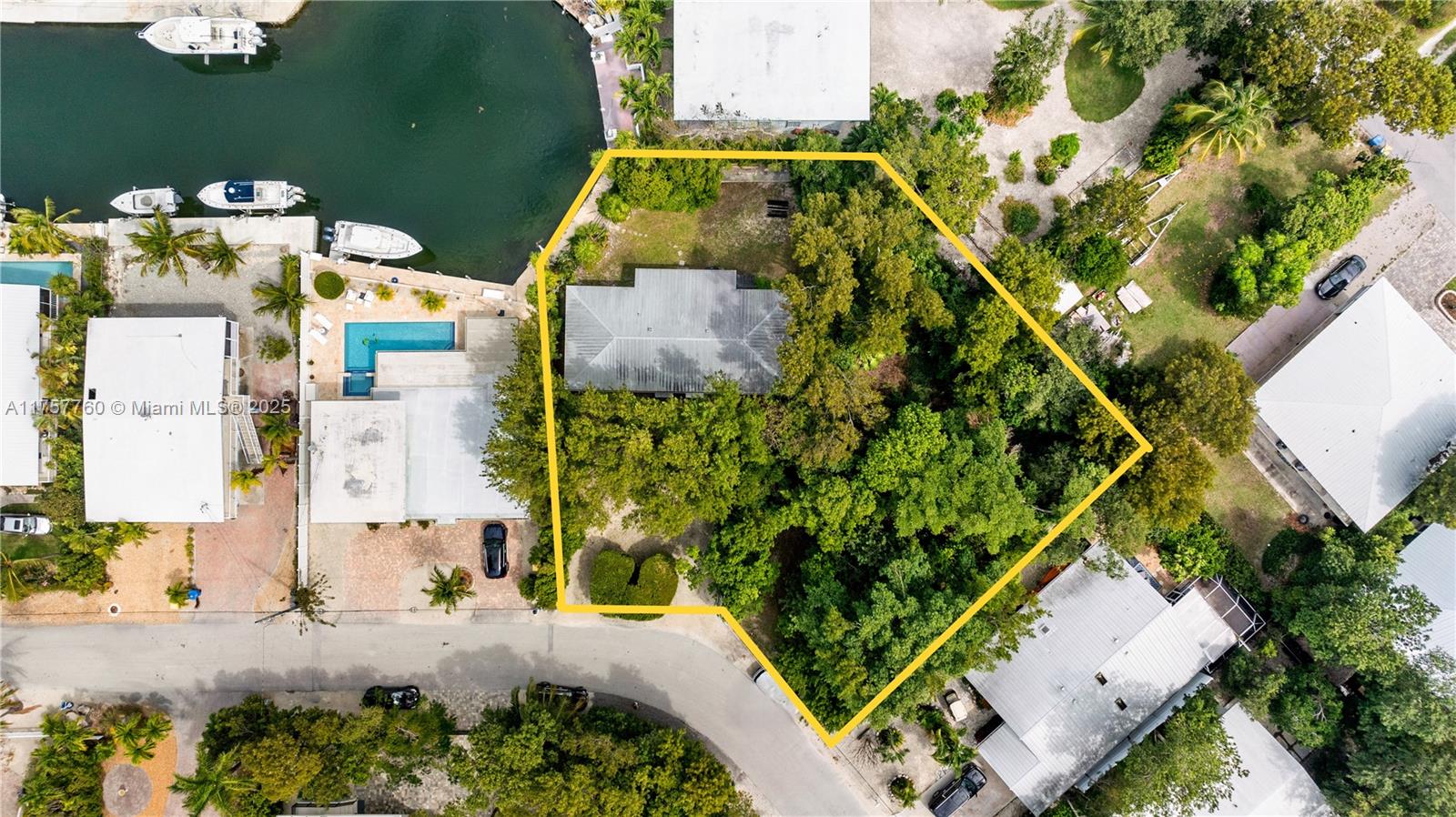 228 - 230 Apache St, Plantation Key, Florida image 2