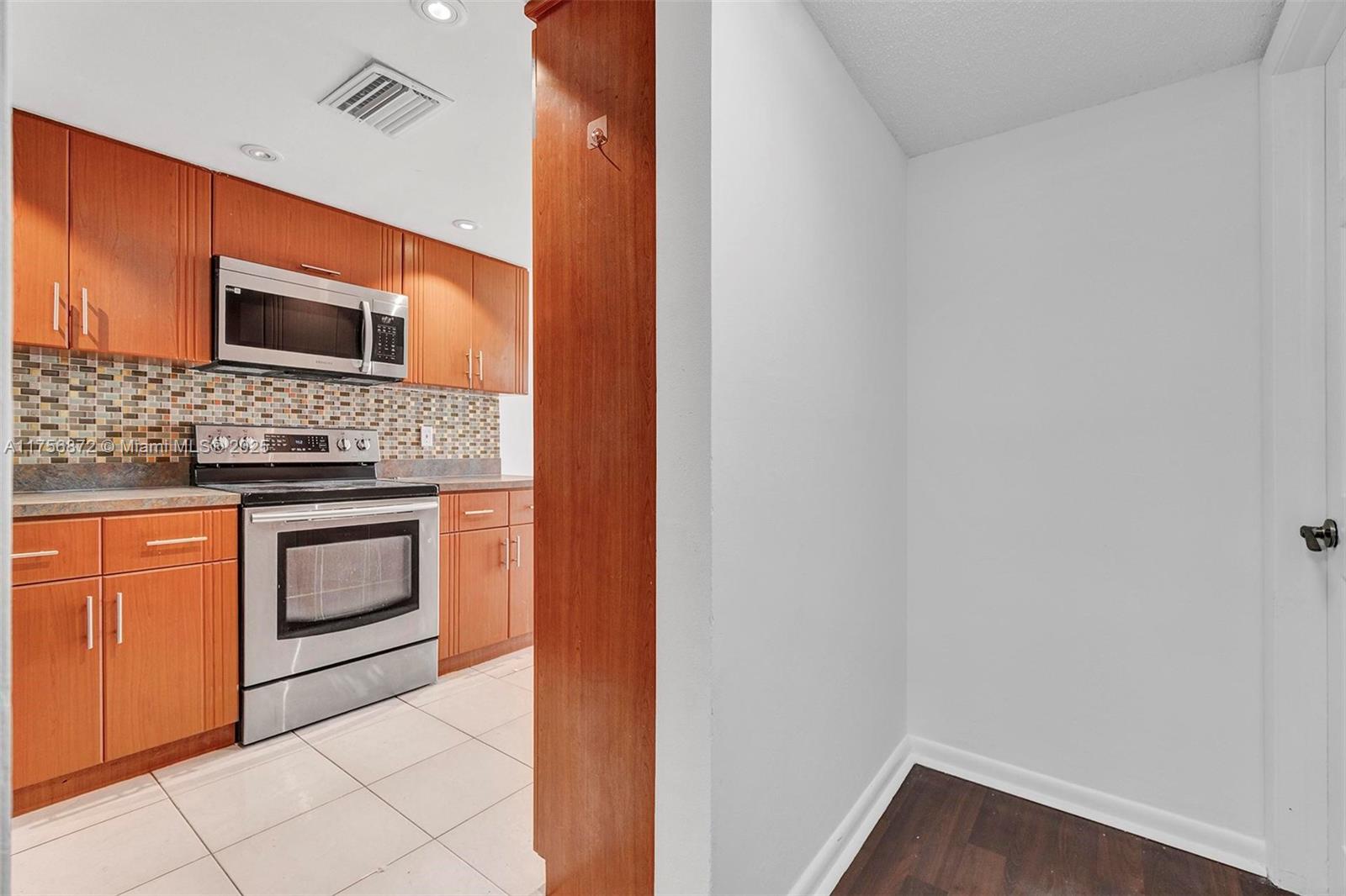 4263 S Pine Island Rd, Davie, Florida image 9