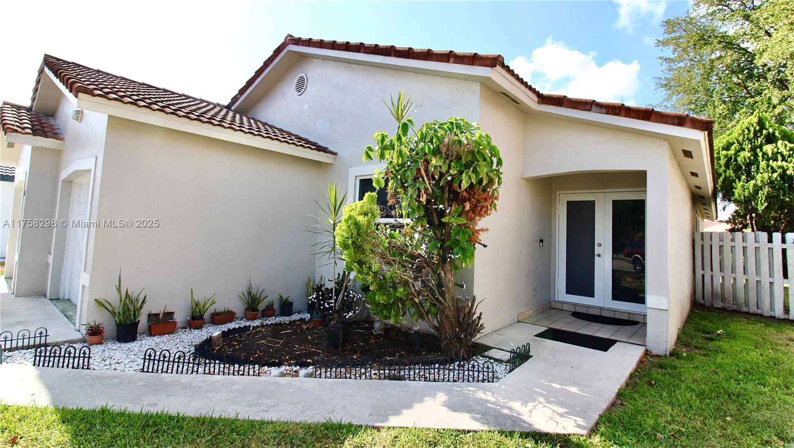 6090 NW 179th Ter, Hialeah, Florida image 1