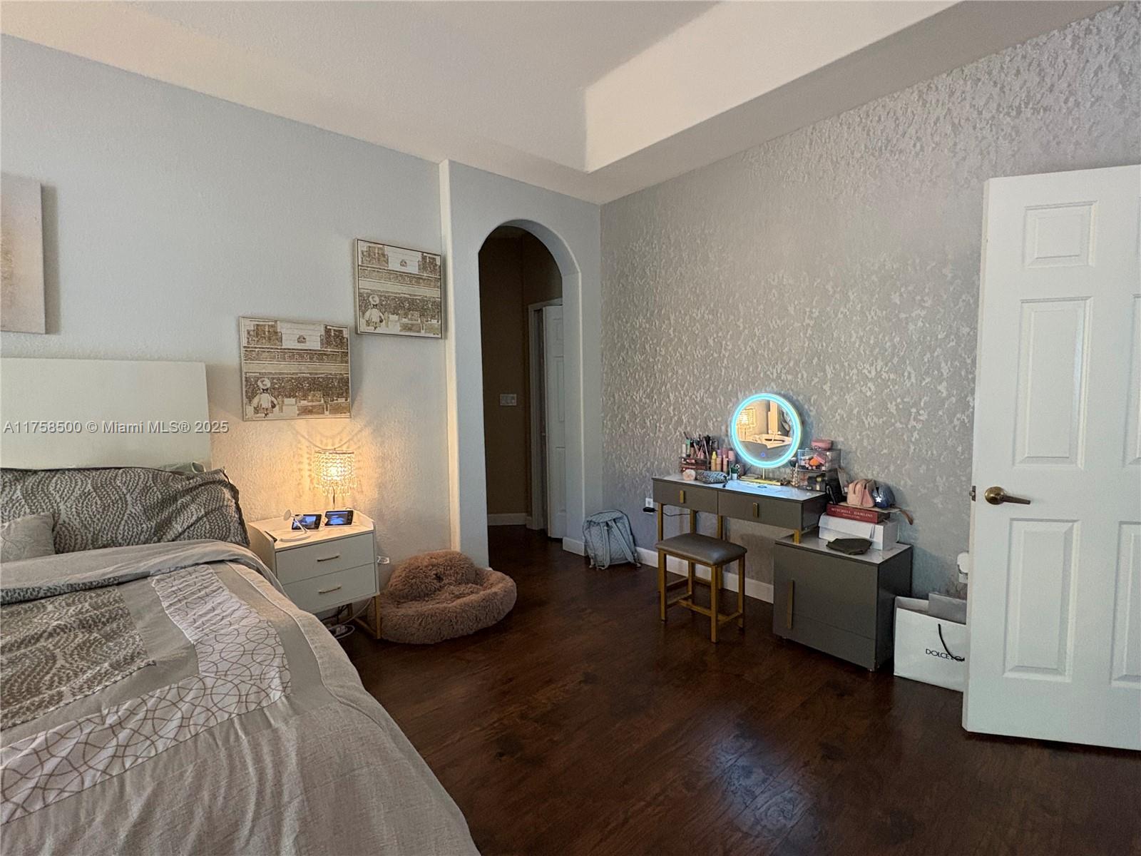 Listing Photo 10