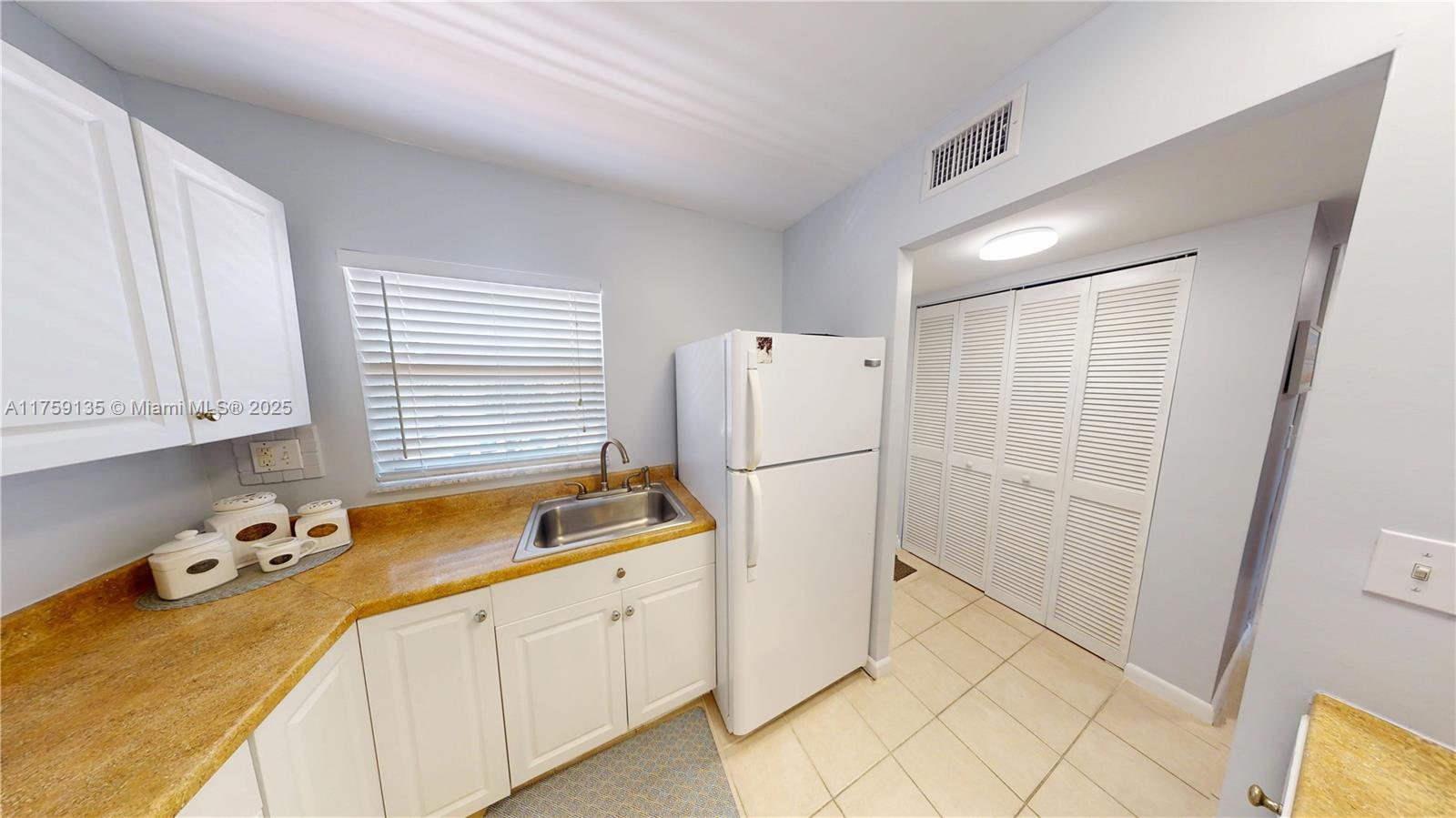 9261 Sunrise Lakes Blvd #307, Sunrise, Florida image 11