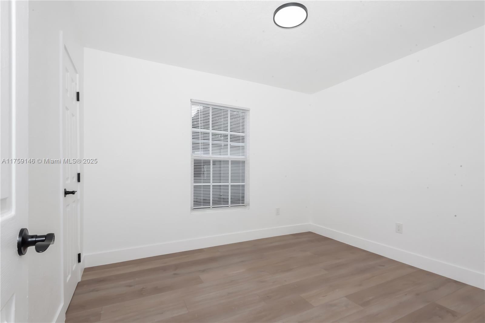 760 NW 125th St, North Miami, Florida image 32