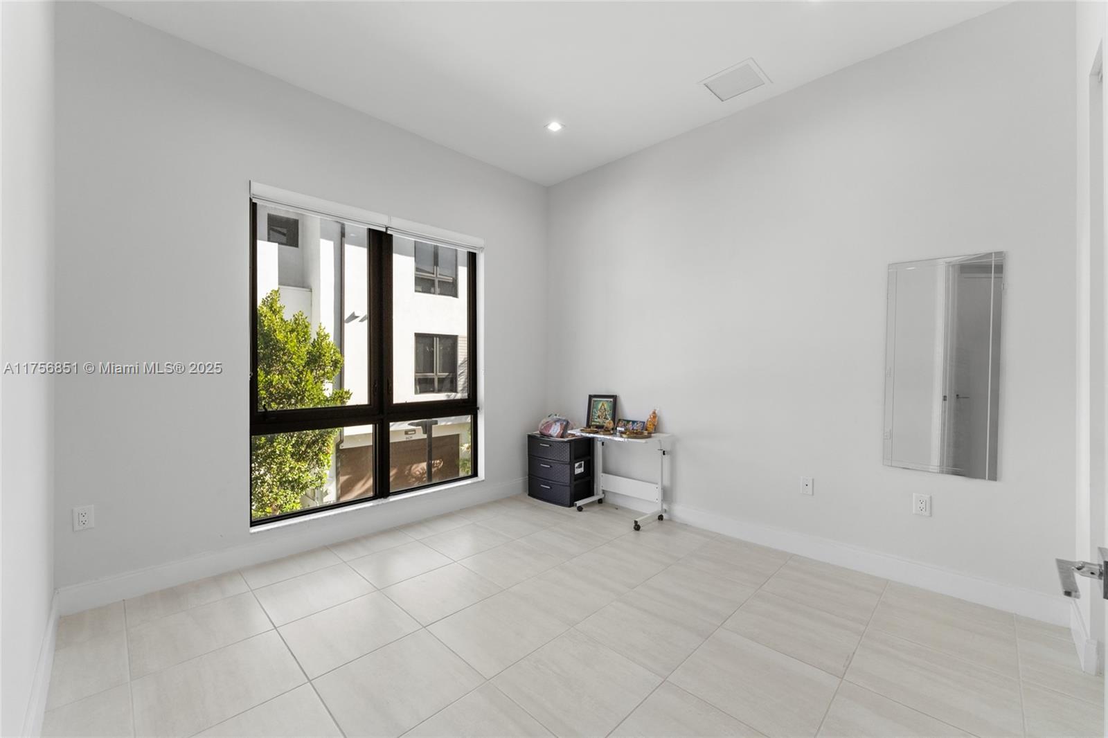 8437 NW 47th St, Doral, Florida image 23