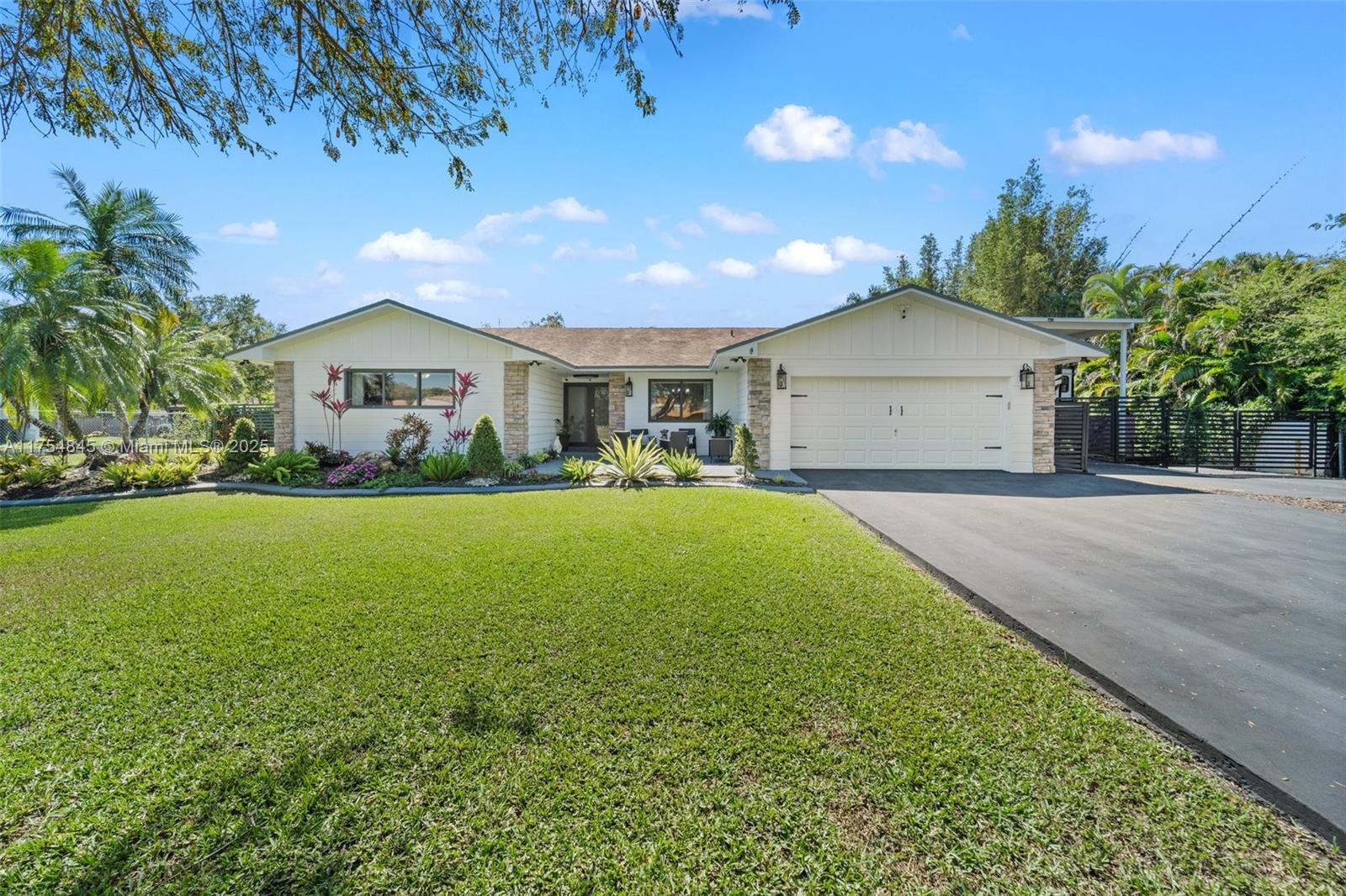 16830 SW 62nd St, Southwest Ranches, Florida image 1