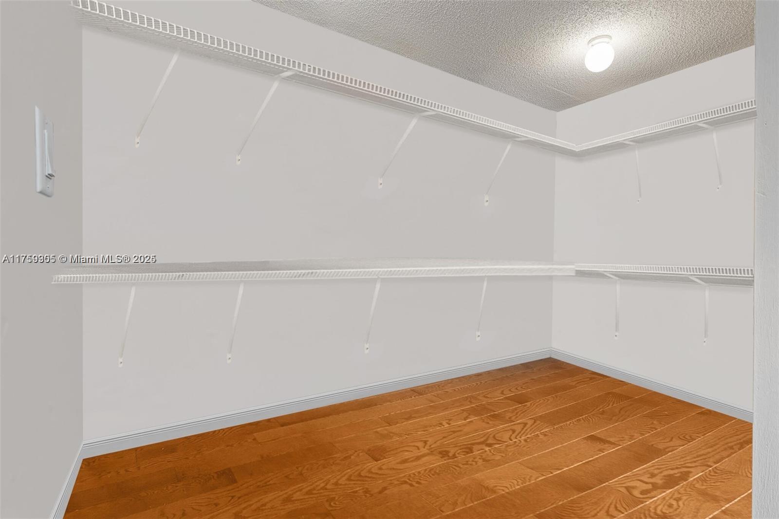 Listing Photo 12